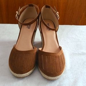 Monroe & Main Wedge Sandals